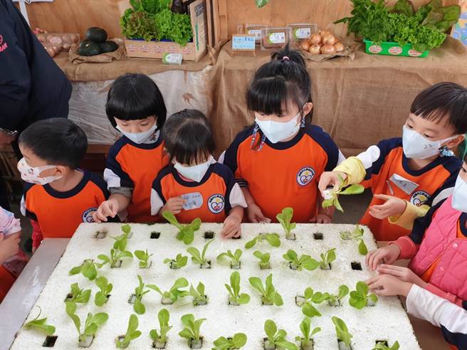 市府为振兴桃园在地休閒农区及环教产业，鼓励师生到休閒农场校外进行教学。（桃园市教育局提供／陈梦茹桃园传真）