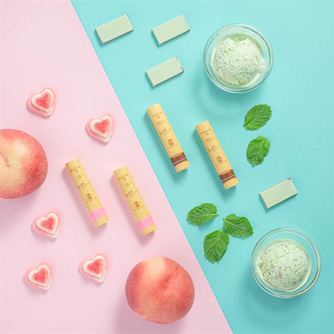 曼秀雷敦顶级浓润柔霜润唇膏薄荷蜜桃、薄荷巧克力限定口味。（图／品牌提供）
