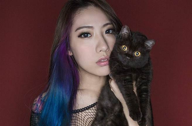 「丧彪‧柳飘飘」是作家兼部落客。(图／翻摄自丧彪‧柳飘飘脸书)