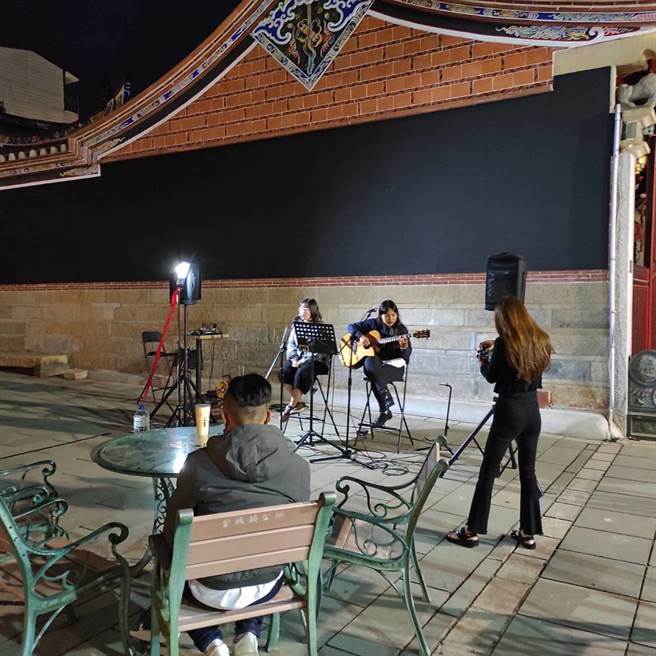 金门后浦陈氏大宗祠旁是规画为十六艺文特区，吸引年轻朋友来到。（李金生摄）