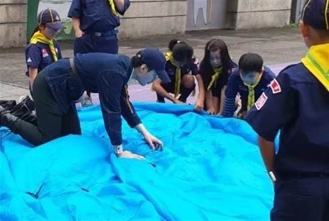 新北市教育局长期推动「校校有童军」政策，达观国中小童军55团及幼童军246团因此孕育而生，两社团由永和店仔街福德宫长期资助活动经费。（校方提供）