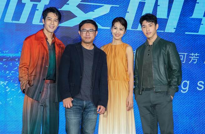  胡宇威(左起)、导演廖士涵、曾沛慈及吴岳擎为戏造势。(粘耿豪摄)