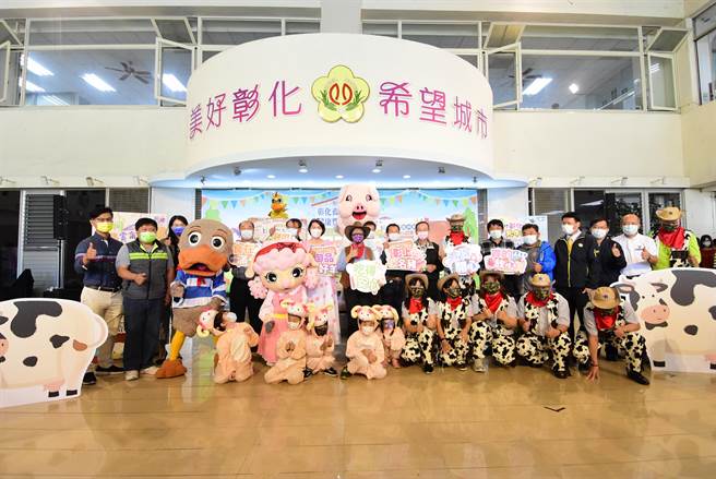 彰化縣政府為行銷推廣彰化優鮮畜禽肉蛋產品，從20日起連續周，分別在溪州公園、溪湖糖廠、社頭鄉果菜批發市場、田中鎮頂潭里望高瞭舉辦活動。（吳敏菁攝）