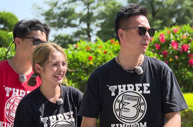 鲔鱼（左）和小钟当《综艺3国智》守关大魔王。（台视提供）