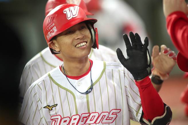 味全龙吴东融。（郑任南摄）