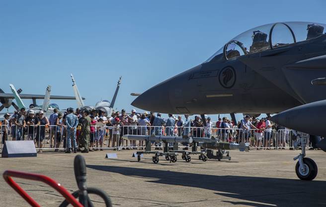 图为漆黑2016揭幕时开放外界参观。漆黑空演为印太地区最大规模的空战演习。(图/DVIDS)