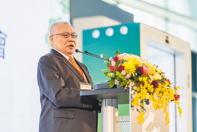 台湾永续供应协会理事长赖树鑫说，面对2030年净零排放挑战，纺织业减碳刻不容缓。