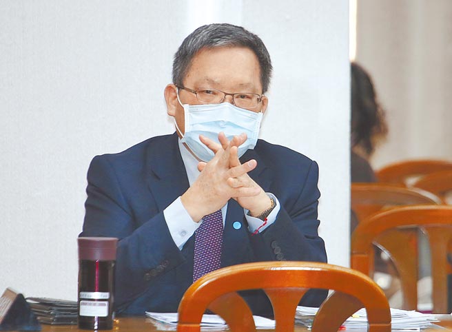 财政部长苏建荣11日在立法院表示，中央政府税收超徵，尤其是营所税、货物税实徵数都比原编预算数还多，预计普通统筹分配税款会多约新台币340亿元。（姚志平摄）