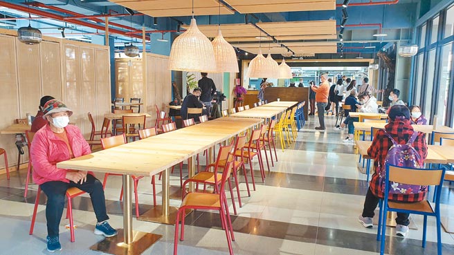 桃園十一份觀光文化園區第1期昨日開幕，內部有餐廳、咖啡等，假日還有工藝課程、農產品展售。（賴佑維攝）