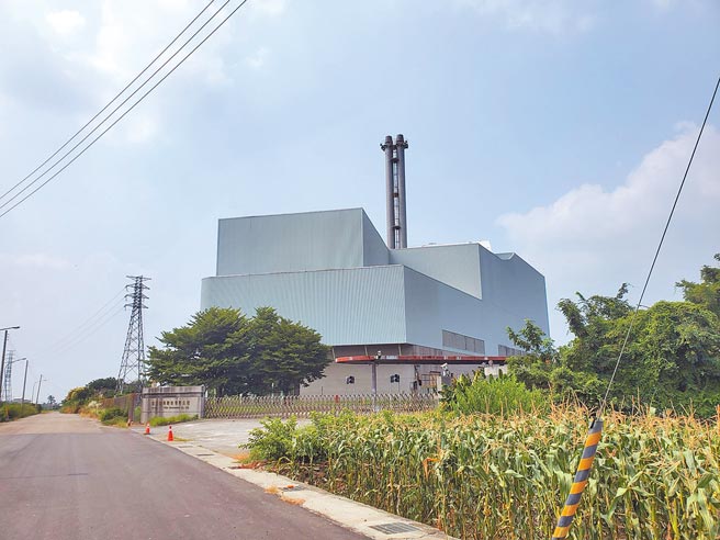 云林县长张丽善11日首次在县议会公开说明，林内焚化炉将不烧垃圾，未来将以永续发展考量，转型处理农业废料兼作生质能源发电。（周丽兰摄）