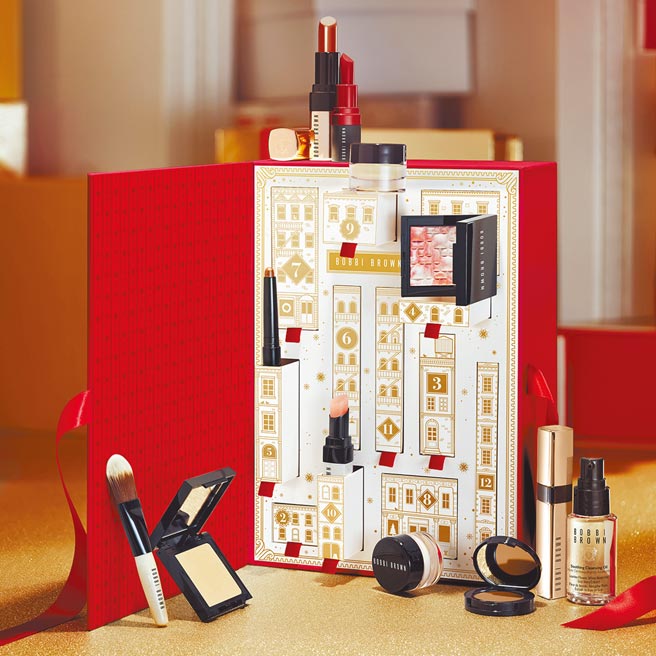 Bobbi Brown红、白、金耶诞色彩加上12格经典明星商品打造倒数日历，12月1日起限量开卖。（Bobbi Brown提供）