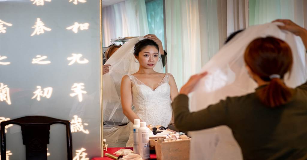 周六温暖早安图片日签激励带字 每天都值得盛装出席 努力变得更美好 搞笑大小王移动版