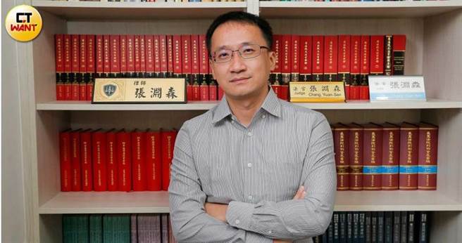 张渊森声请释宪成功的比率高达3成，但也常遭网友酸言酸语，他自勉：「当法官不应怕和别人不一样」。（图／黄耀徵摄）