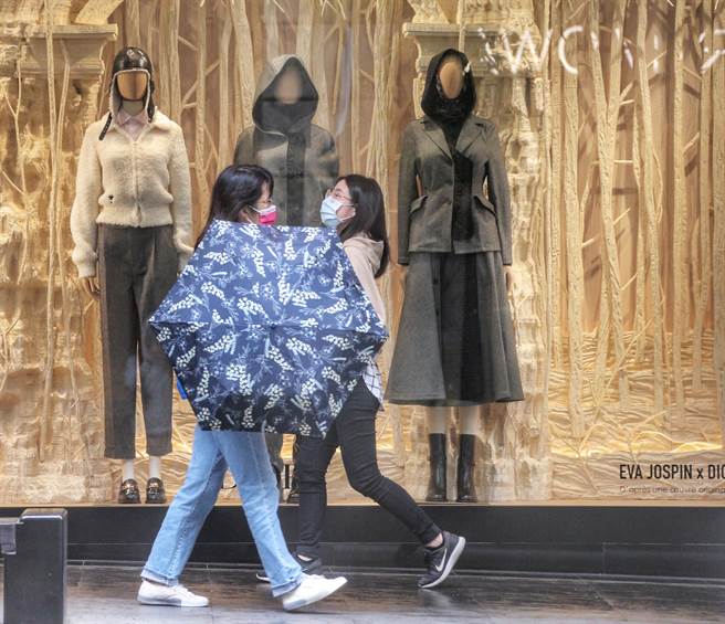 气象专家吴德荣今天在「三立准气象· 老大泄天机」专栏指出，今晨红外线云图显示，华南中层云持续移入，雷达回波合成图亦显示，台湾海峡有明显回波移入，带来明显降雨。（资料照，罗永铭摄）