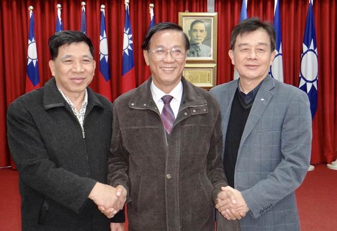 林俊梧（右）及副县长陈正升（左），被南投县长林明溱倚为股肱。（南投县政府提供／廖志晃南投传真）