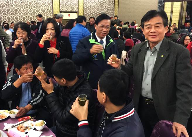 林俊梧（右）是阳光型男，让人如沐春风。（廖志晃摄）
★中时新闻网关心您：喝酒过量，有碍健康！
★中时新闻网提醒您：酒后不开车，安全有保障