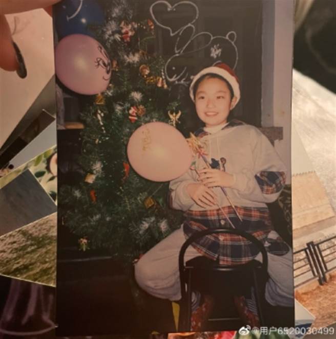 周扬青发现圣誔爷爷是妈妈。(图／周扬青微博)