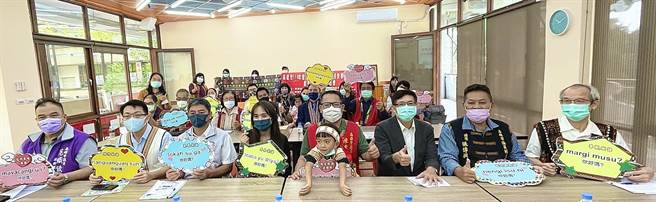 高雄市政府教育局全国首创「族语E起来-学习词表学习平台」，13日在高雄市原住民族教育资源中心举行成果发表暨推广教育活动。（高雄市教育局提供／林瑞益高雄传真）