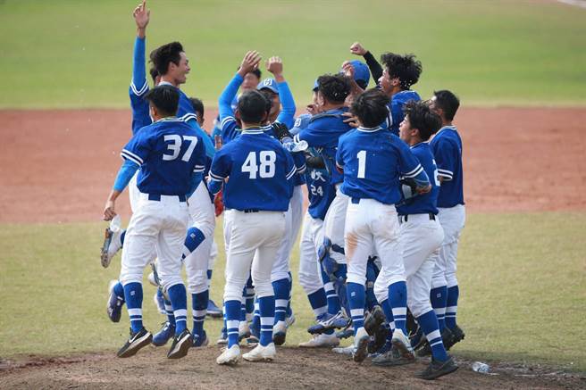 台湾体大逆转国立体大夺下梅花旗冠军。（中华棒协提供）