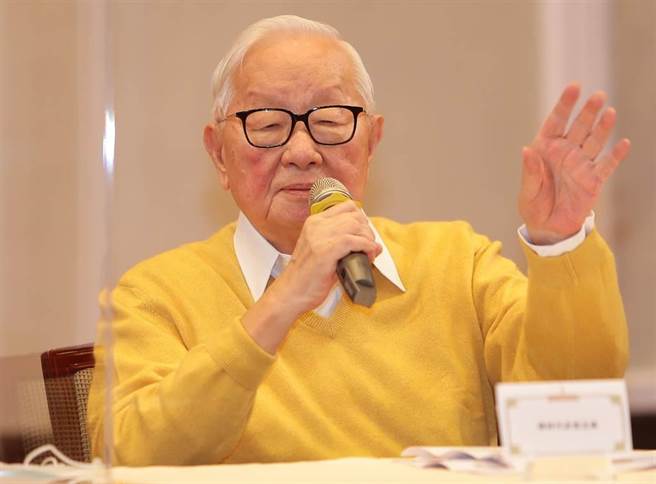 台积电创办人张忠谋担任领袖代表，昨天参加APEC经济领袖视讯会议。（季志翔摄）