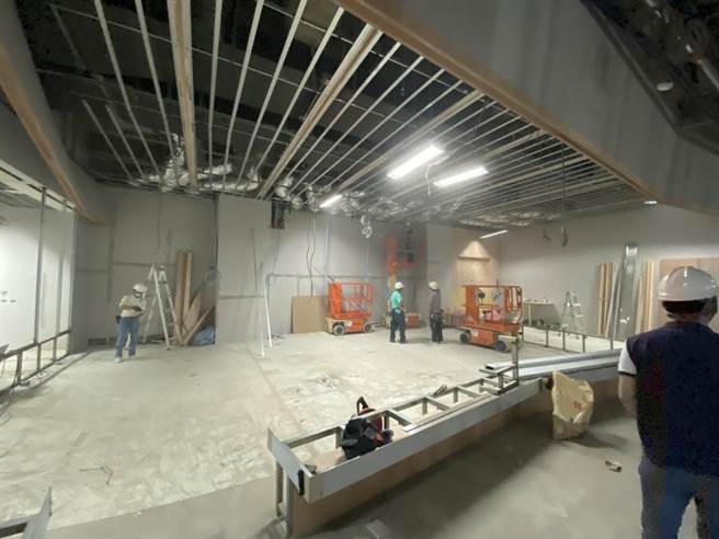 北市府地下一楼将成立183坪的大数据中心，目前正在施工。（北市议员许淑华提供）