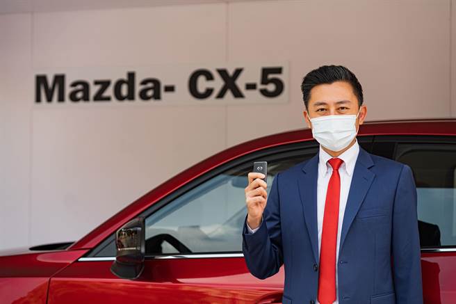 新竹市政府推出「買爆新竹」活動，線上登錄電子發票就有機會抽中百萬汽車等大獎，而活動開跑截至13日，發票登錄金額已突破1.7億元。（陳育賢攝）