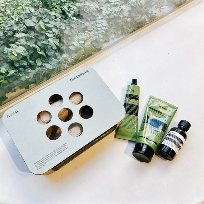 「倾听者」对应伦敦的艺术社群 Pan Intercultural Arts，以三款经典的天竺葵配方，打造从头到脚的美好肌肤。（邱映慈摄）