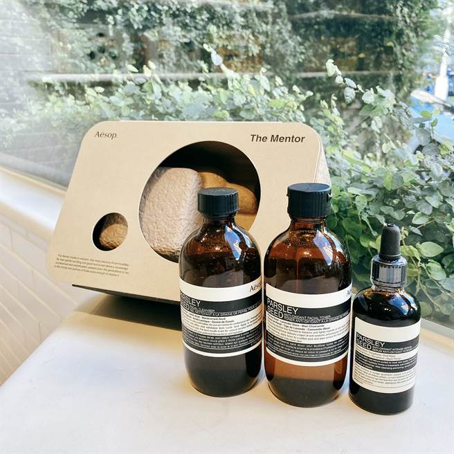 「指导者」的合作伙伴组织为英国 Create UK，这款礼盒精选三款抗氧化面部肌肤配方，为日常清洁、调理、保湿的理想之选。（邱映慈摄）