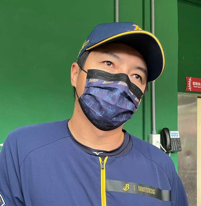 中信兄弟总教练林威助。（毛琬婷摄）