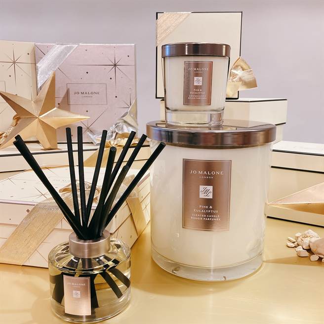 圣诞限量松木与桉树系列，以芳香松木和桉树散发节日气息，整个系列完整冬季节日的精髓。（邱映慈摄）