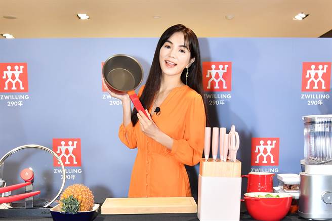 Ella今出席知名厨具品牌代言活动。（德国双人提供）
