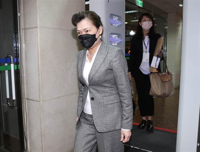 110年全國性公民投票案意見發表會13日在華視舉行，第4場「珍愛藻礁案」反方代表經濟部長王美花出席。（姚志平攝）