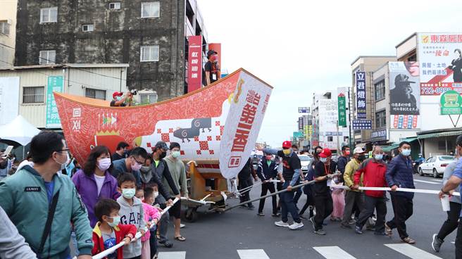 攜西港文化祭踩街遊行眾人齊聚拉王船 寶島 中時