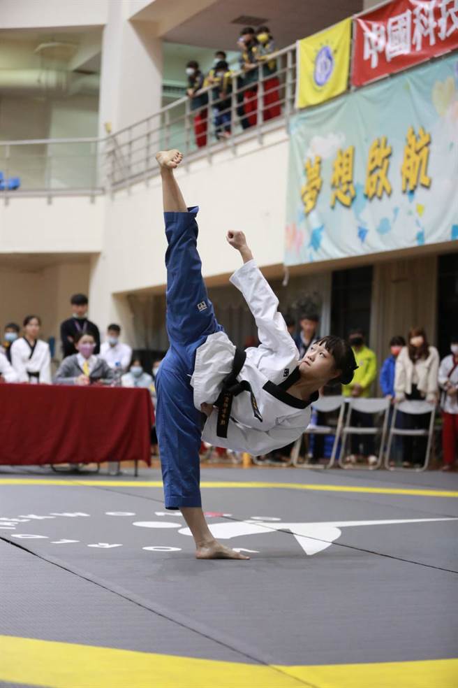 個人高中女子黑帶冠軍北科附工楊長螢。（大會提供）