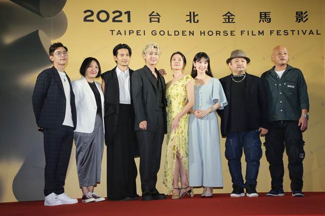 《我愿意》演员群。（罗永铭摄）