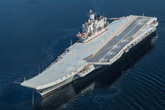 为避免受恶劣气候影响，「库兹涅佐夫海军上将号」将明年再进行后续维护与升级作业。（图／俄罗斯国防部脸书）