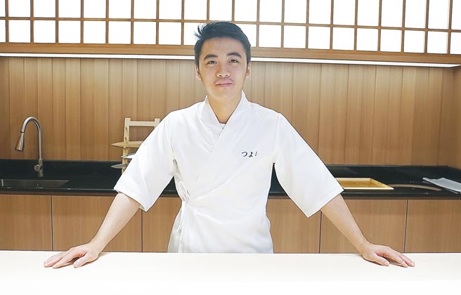台中〈鮨tsuyoshi〉料理長龔桓毅，系出米其林一星〈明壽司〉，廚藝資歷豐富。圖／姚舜