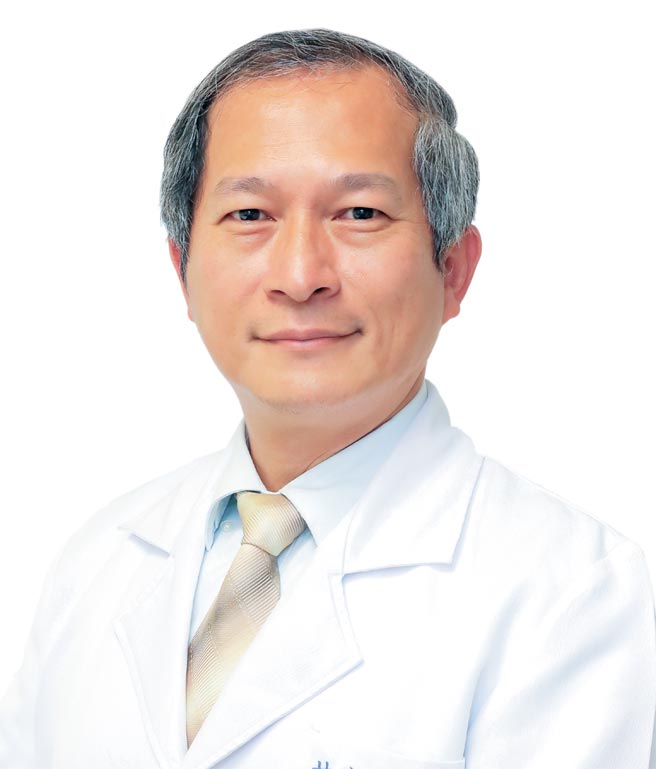 林齐魁小檔案◆现任：◎新光医院中医科主任◆学歷：◎高雄医学大学公共卫生学系◎中国医药大学中医学系　（中西医双主修）◎中国医药大学中医研究所硕士班◆经歷：◎三军总医院中医部主任◎三军总医院主治医师◎中西医整合医学会专科医师◎国防医学院医学系讲师◎康寧大学讲师◎全德中医诊所院长  图／新光医院提供