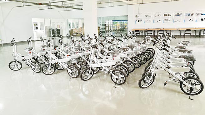 绿能电动辅助自行车正式上市，目前在网路上热卖。图／大正龙鼎科技提供