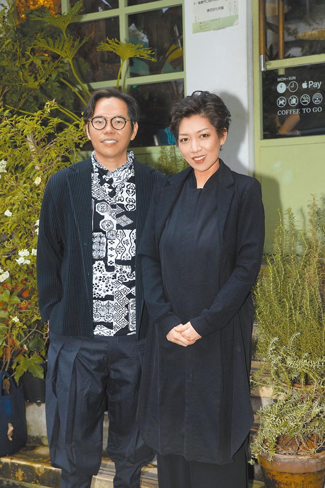 严云农（左）、王若涵昨出席音乐剧原声带记者会。（星光娱乐提供）