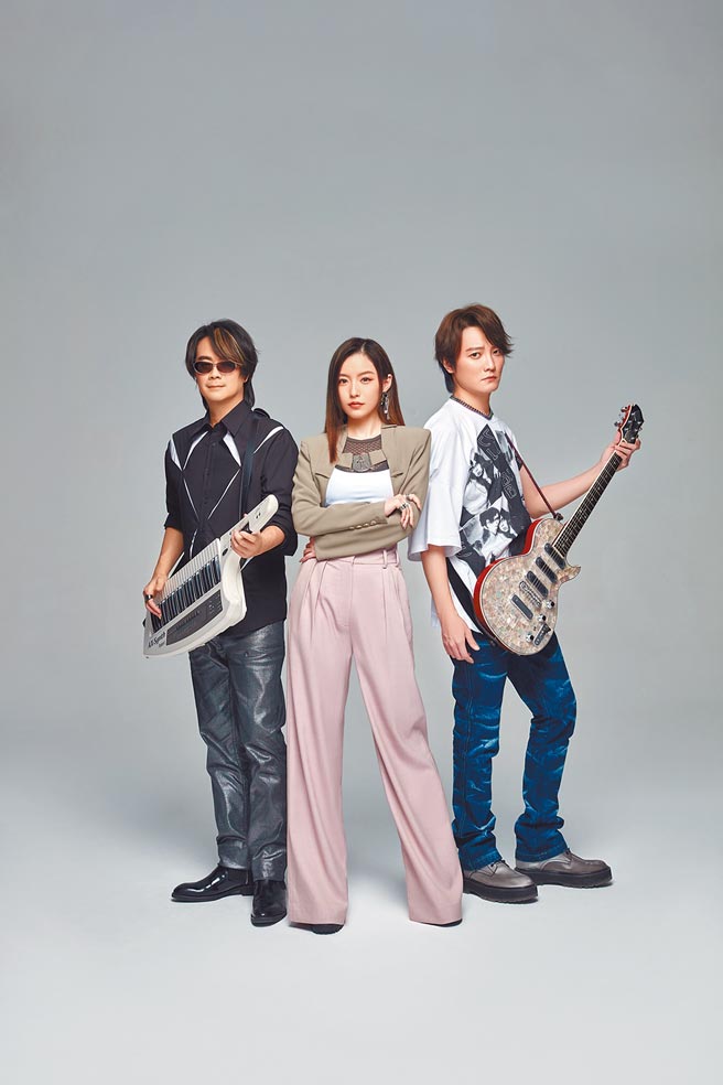 F.I.R.的陈建寧（左起）、韩睿、阿沁近来替电影《金钱男孩》创作主题曲。（华研国际提供）