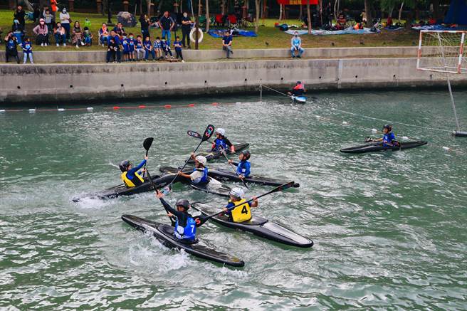 台中市长杯轻艇锦标赛在葫芦墩公园软埤仔溪水域举行。（台中市运动局提供／王文吉台中传真）