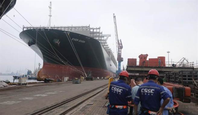 長賜號離開埃及後，今年10月抵達青島進行維修。（翻攝風口財經）