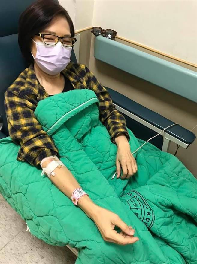前民进党立委唐碧娥打第二剂AZ疫苗后，身体出现不适症状。（图／摘自唐碧娥脸书）