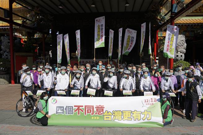 民进党立委陈亭妃的公投宣传铁马队今天在下营区上帝庙集合。（陈亭妃立委服务处提供／张毓翎台南传真）