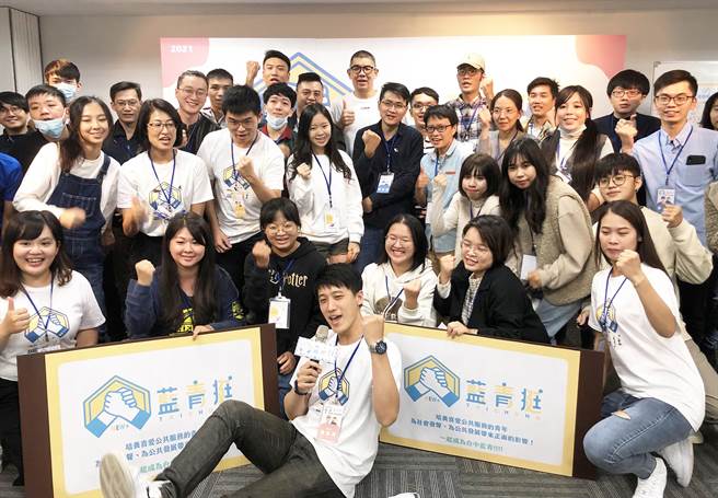 台中市文化基金会举办的蓝青挺「第一届青年培训营」，14日下午特安排国民党副主席连胜文与青年对谈。（陈世宗摄）