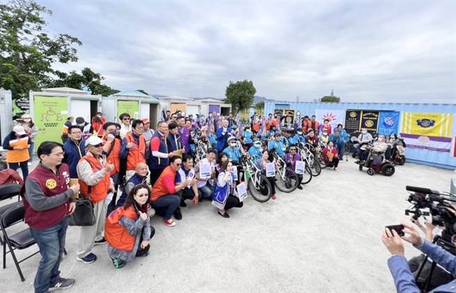 「手摇自行车復健货柜屋」，帮助生命励提供「健康重建与预防失能」服务。让折翼天使们有机会在大自然美景中復健疗育，唤回「活力、健康」。(戴志扬翻摄)