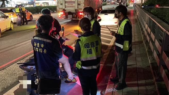 林口警强力取缔改管噪音违规 ，营造民眾安寧与安全生活环境。(宋原彰翻摄)