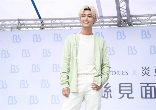 炎亚纶今出席代言活动。（陈俊吉摄）