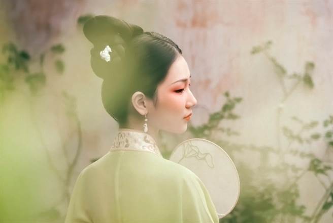 杜氏原本是武將秦宜祿的妻子，後來被關羽看上，要求曹操將杜氏給他，未料卻被捷足先登，曹操先將杜氏納為妾。(示意圖/達志影像)